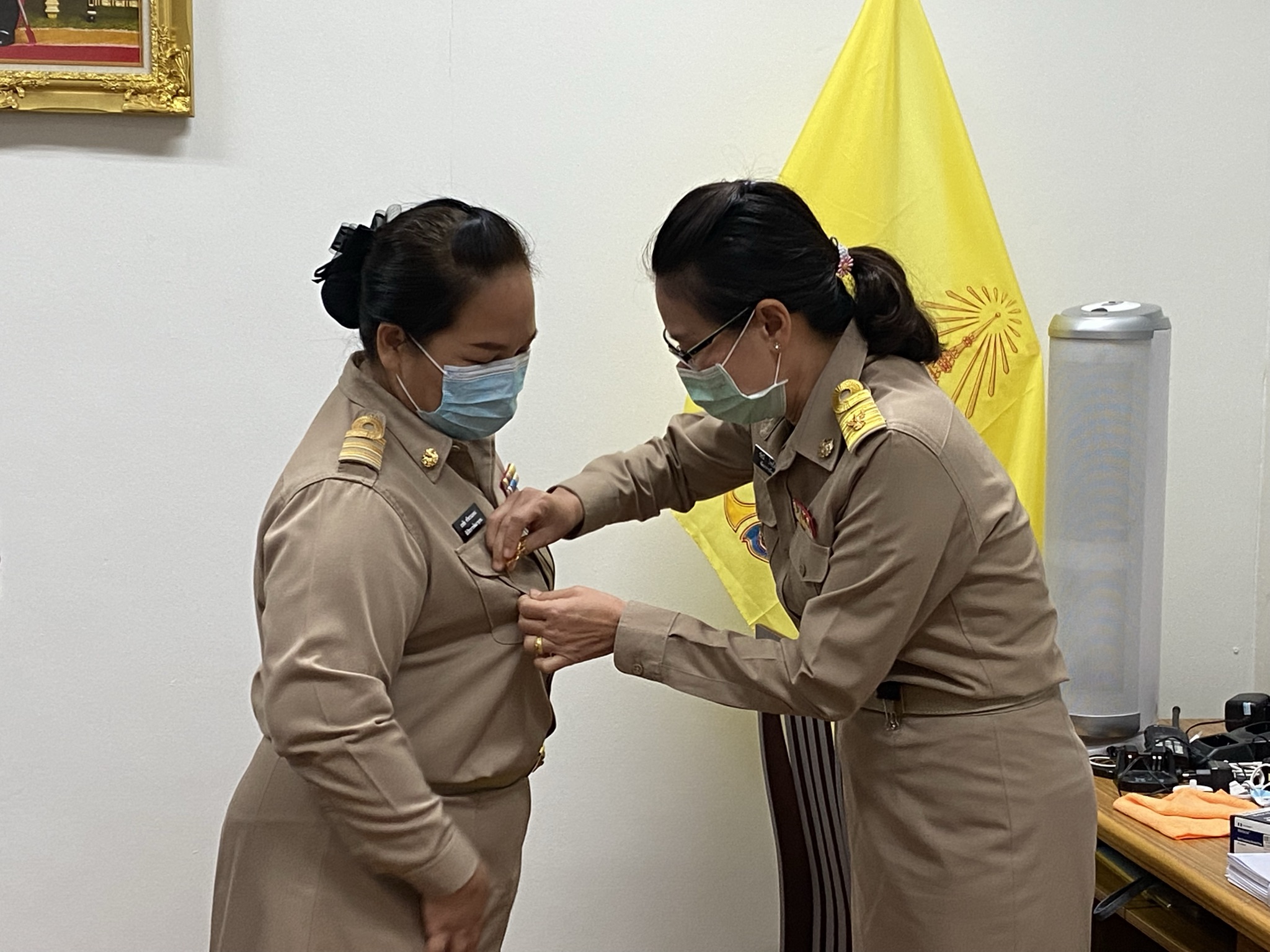 คลอดพัฒนากร รุ่นที่ 114 รองผู้ว่าราชการจังหวัดมอบเข็มและใบประกาศเป็นพัฒนากรเต็มตัว
