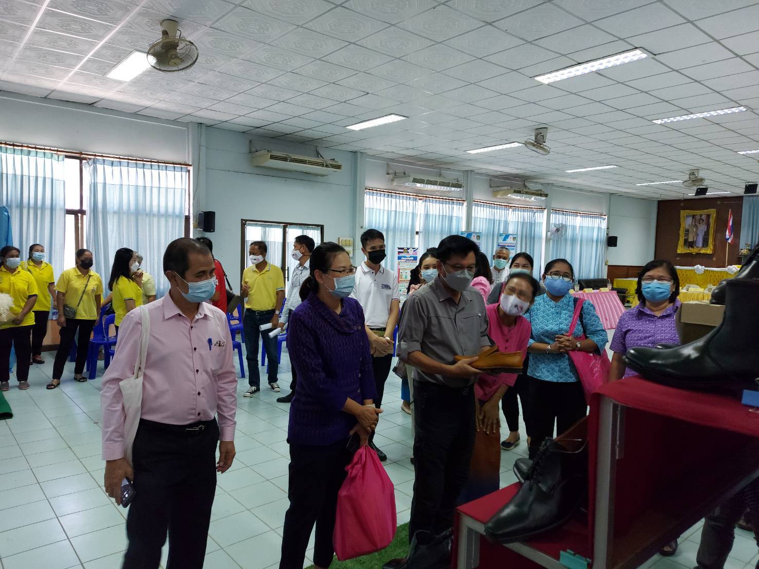 คณะกรรมการระดับจังหวัดลงพื้นที่บ่อพลอย คัดกองทุนพัฒนาบทบาทสตรีดีเด่น