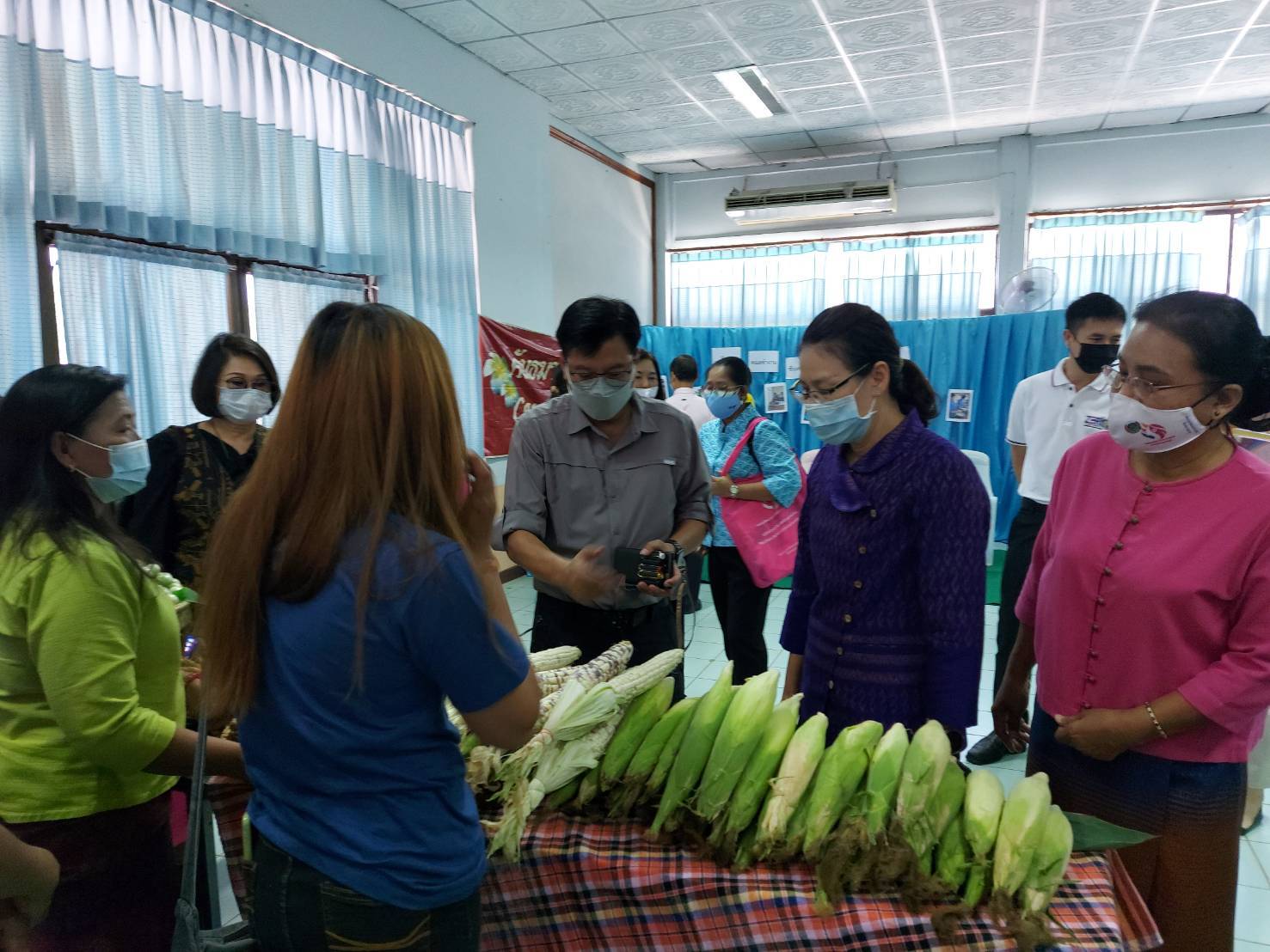 คณะกรรมการระดับจังหวัดลงพื้นที่บ่อพลอย คัดกองทุนพัฒนาบทบาทสตรีดีเด่น