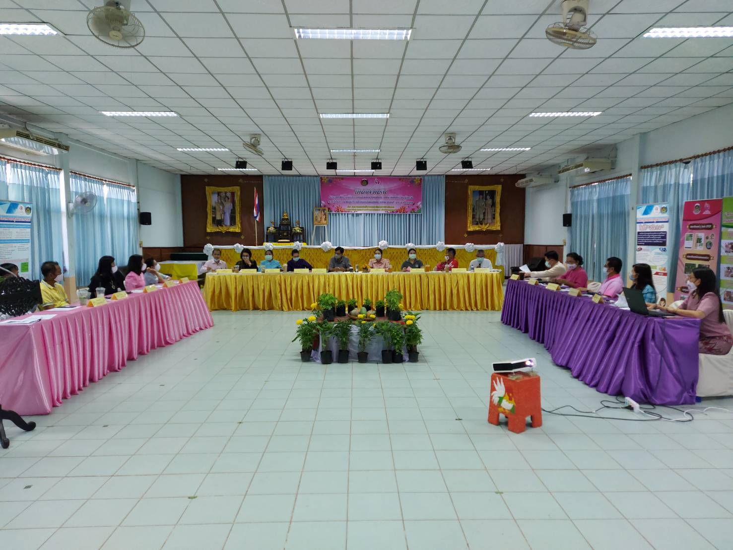 คณะกรรมการระดับจังหวัดลงพื้นที่บ่อพลอย คัดกองทุนพัฒนาบทบาทสตรีดีเด่น