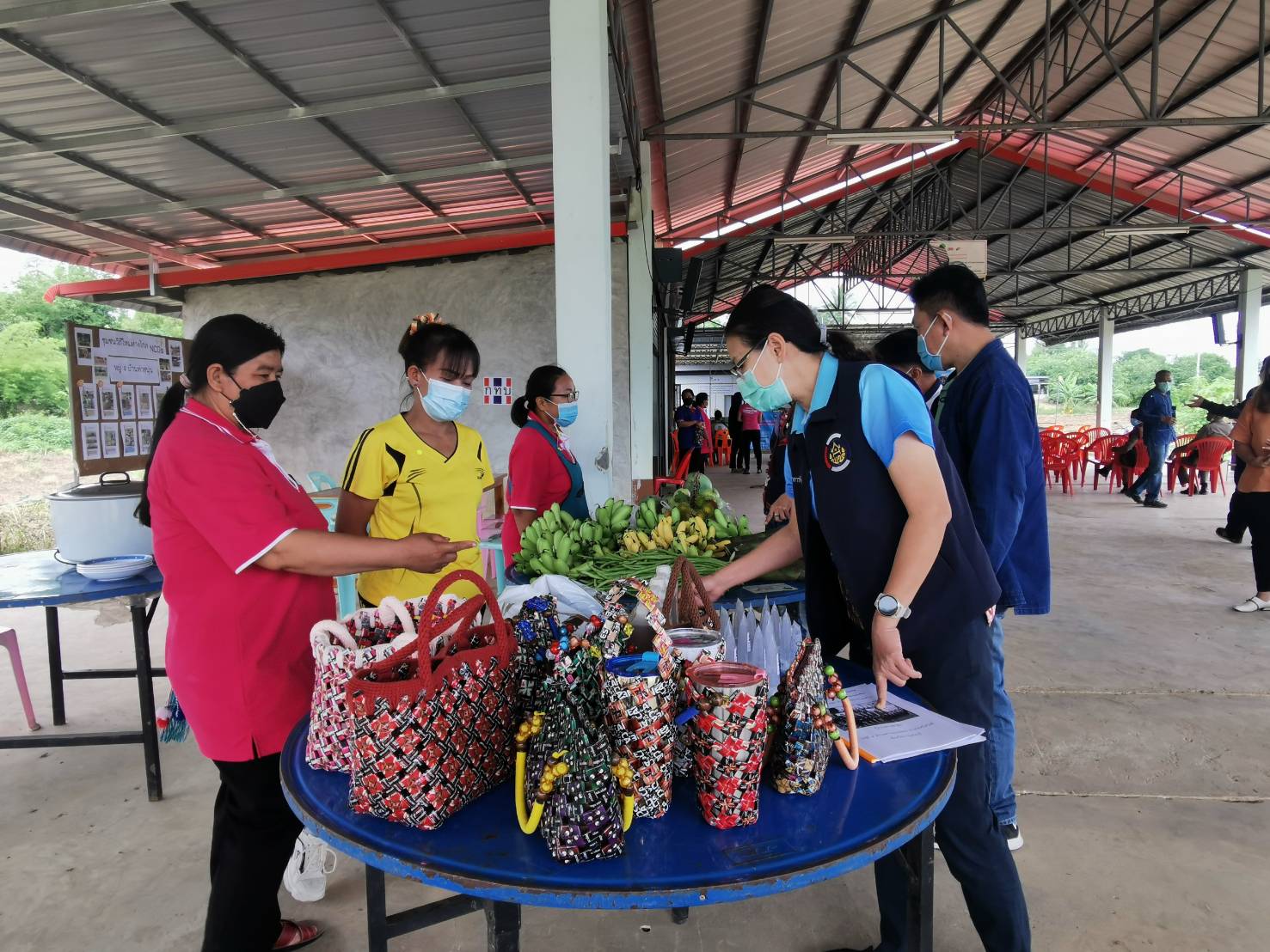 คณะกลั่นกรองหมู่บ้านเศรษฐกิจพอเพียง “อยู่เย็น เป็นสุข” ลงพื้นที่ 3 อำเภอเป็นวันแรก