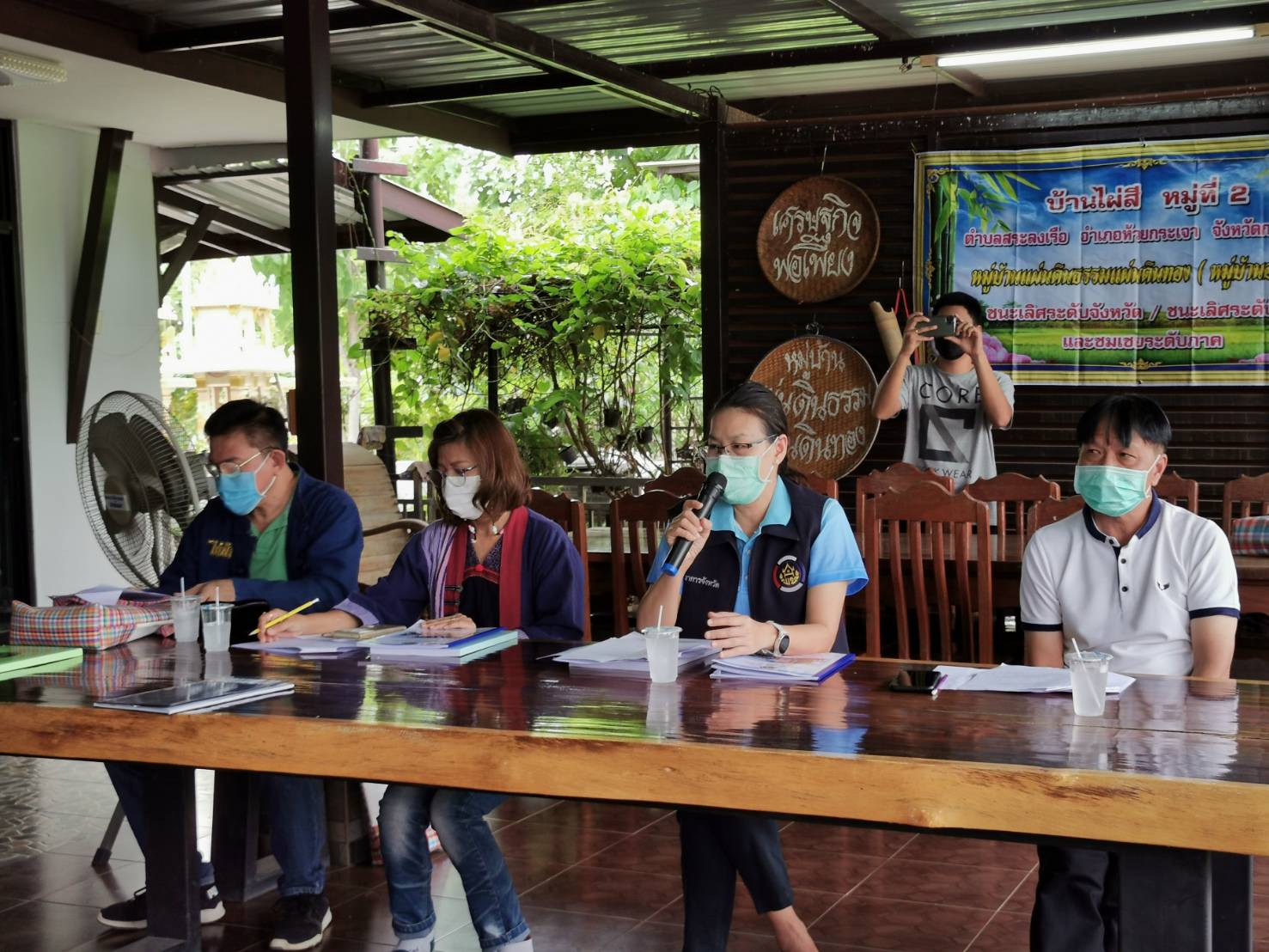 คณะกลั่นกรองหมู่บ้านเศรษฐกิจพอเพียง “อยู่เย็น เป็นสุข” ลงพื้นที่ 3 อำเภอเป็นวันแรก