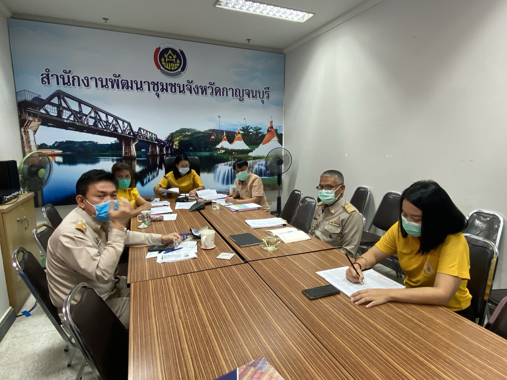 พัฒนาชุมชนจังหวัดกาญจนบุรี ร่วมรับฟังการประชุมกรมการพัฒนาชุมชน ครั้งที่ 6/2564 ผ่านระบบวีดิทัศน์ทางไกล (Video Conference)