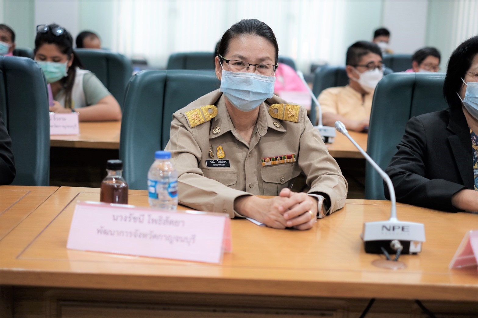 ร่วมต้อนรับนายชวน หลีกภัย ประธานรัฐสภา ในฐานะประธานมูลนิธิเพื่อการศึกษาและสังคมเนื่องในโอกาสลงพื้นที่จังหวัดกาญจนบุรี