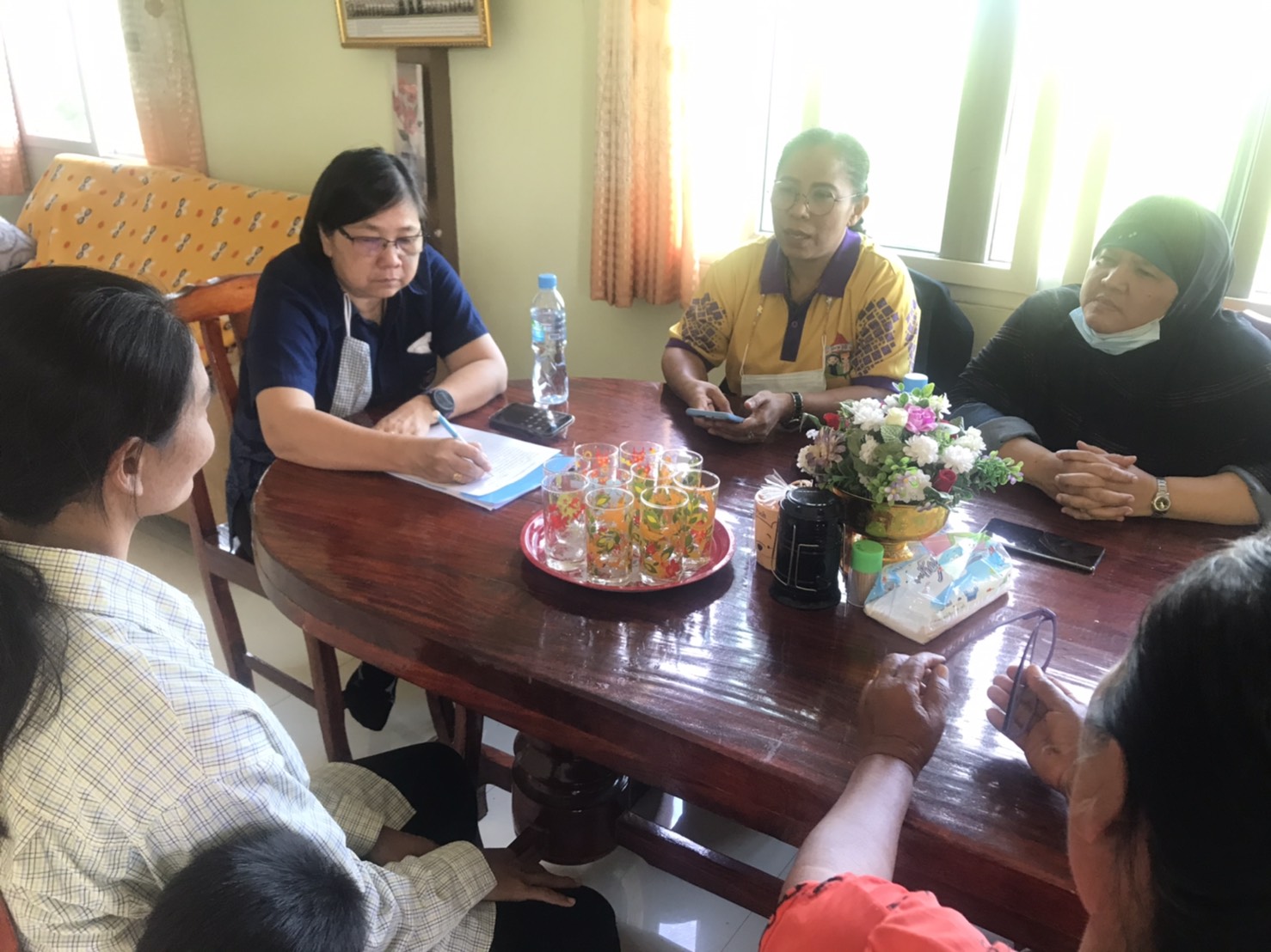 คณะทำงานติดตามสนับสนุนการดำเนินงานกองทุนพัฒนาบทบาทสตรีจังหวัดกาญจนบุรี ลงพื้นที่ตำบลแม่กระบุง อำเภอศรีสวัสดิ์ เพื่อติดตามสนับสนุนการดำเนินงานกองทุนพัฒนาบทบาทสตรีในพื้นที่