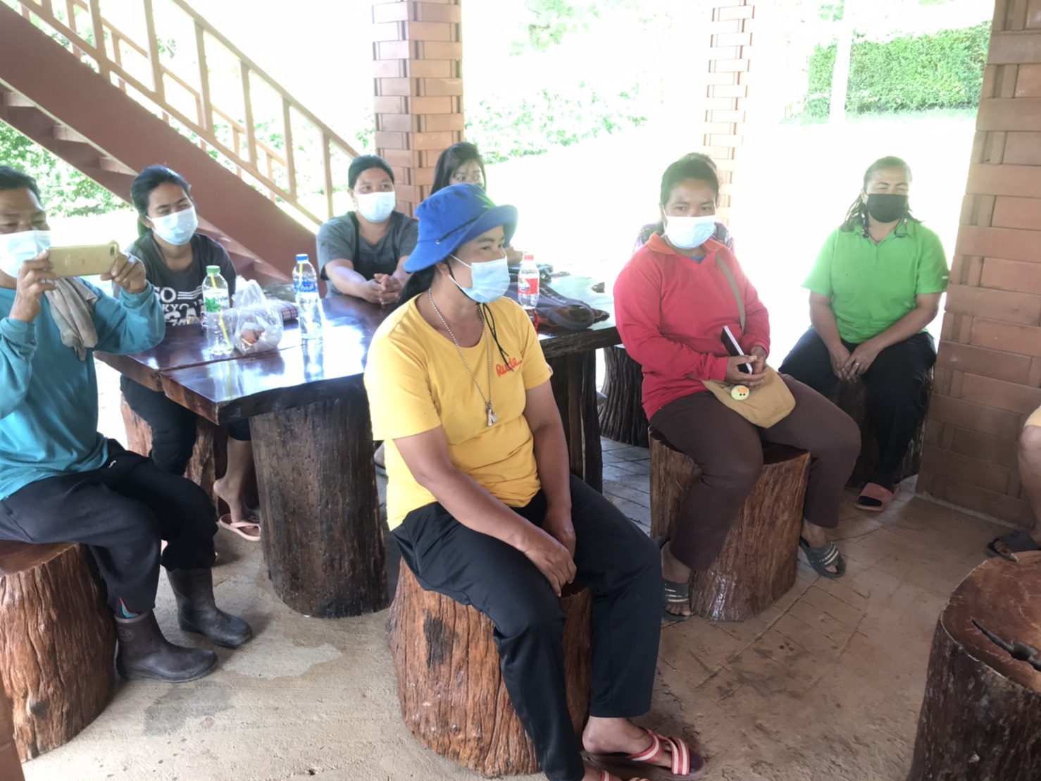 คณะทำงานติดตามสนับสนุนการดำเนินงานกองทุนพัฒนาบทบาทสตรีจังหวัดกาญจนบุรี ลงพื้นที่อำเภอทองผาภูมิ เพื่อติดตามสนับสนุนการดำเนินงานกองทุนพัฒนาบทบาทสตรีในพื้นที่ตำบลชะแล