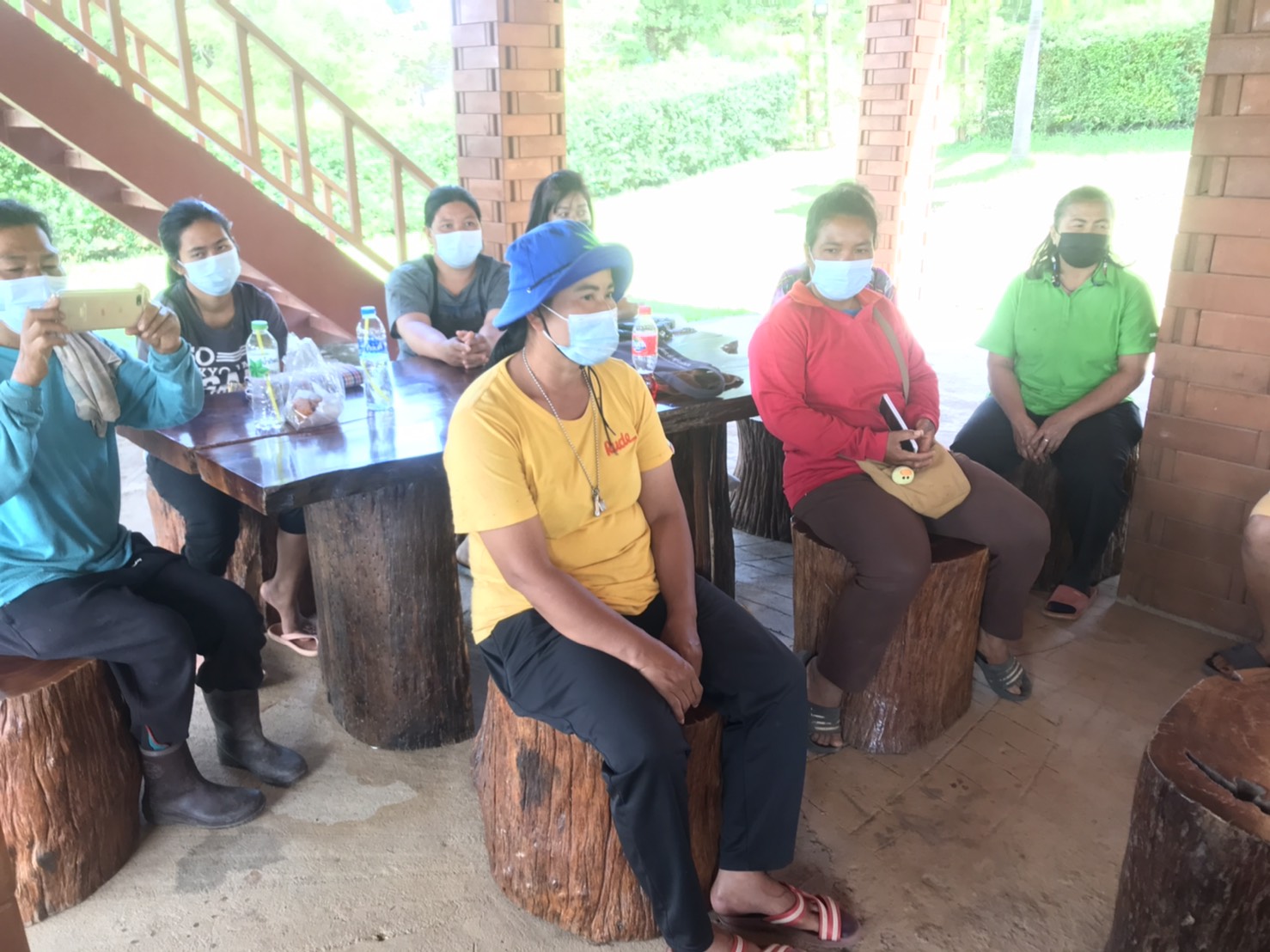 คณะทำงานติดตามสนับสนุนการดำเนินงานกองทุนพัฒนาบทบาทสตรีจังหวัดกาญจนบุรี ลงพื้นที่อำเภอทองผาภูมิ เพื่อติดตามสนับสนุนการดำเนินงานกองทุนพัฒนาบทบาทสตรีในพื้นที่ตำบลชะแล
