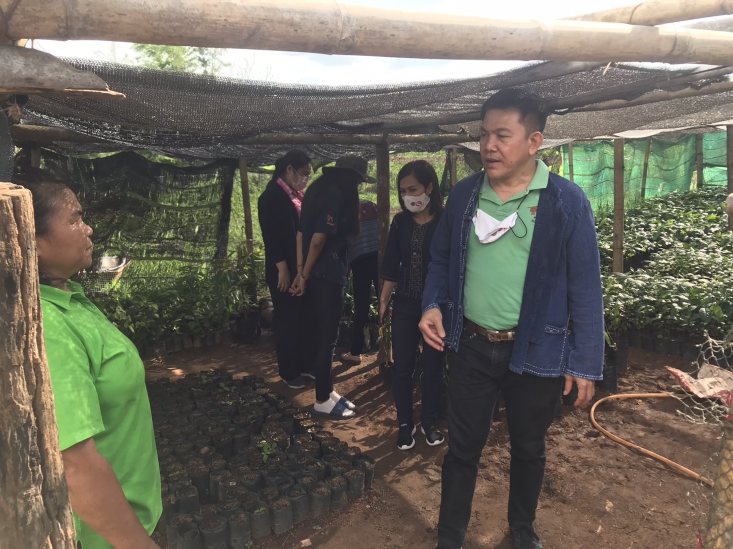 คณะทำงานติดตามสนับสนุนการดำเนินงานกองทุนพัฒนาบทบาทสตรีจังหวัดกาญจนบุรี ลงพื้นที่อำเภอทองผาภูมิ เพื่อติดตามสนับสนุนการดำเนินงานกองทุนพัฒนาบทบาทสตรีในพื้นที่ตำบลชะแล