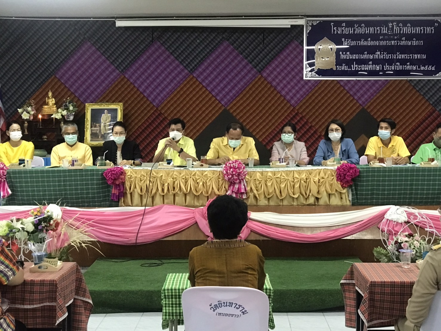 พัฒนาชุมชนกาญจน์ พาคณะกรรมการลงลุยคัดกองทุนพัฒนาบทบาทสตรีเด่น อำเภอท่าม่วง