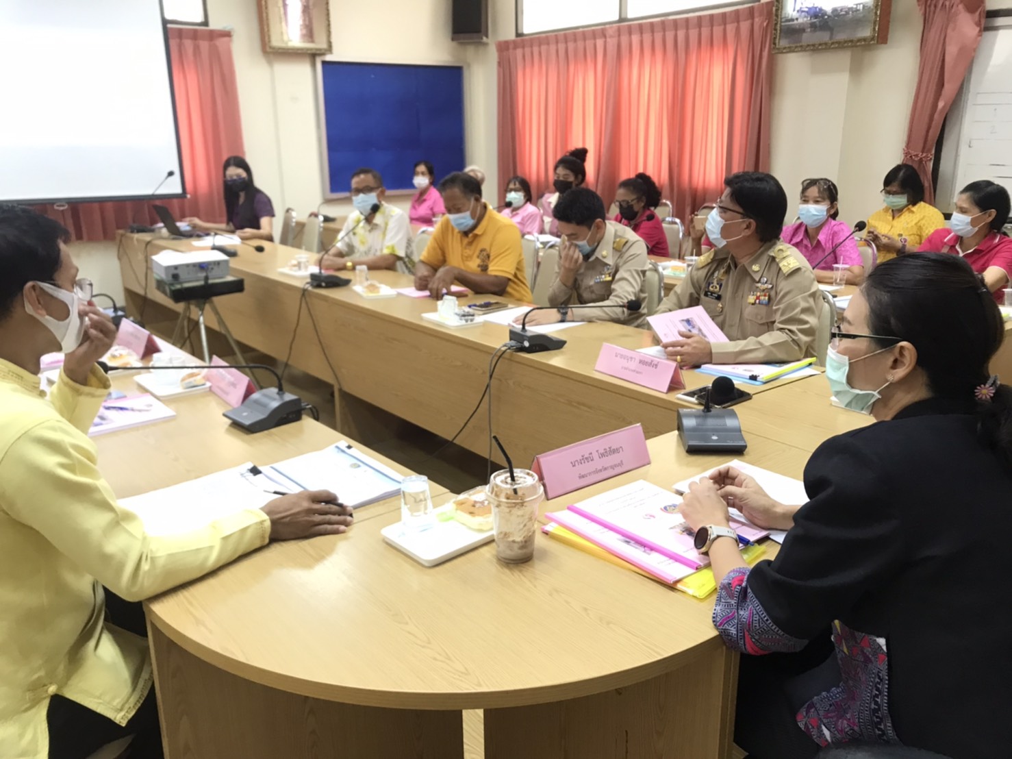 พัฒนาชุมชนกาญจน์ นำคณะกรรมการลงพื้นที่คัดกองทุนพัฒนาบทบาทสตรีอำเภอท่ามะกา