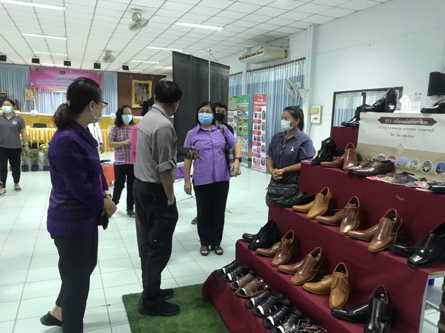 คณะกรรมการระดับจังหวัดลงพื้นที่บ่อพลอย คัดกองทุนพัฒนาบทบาทสตรีดีเด่น