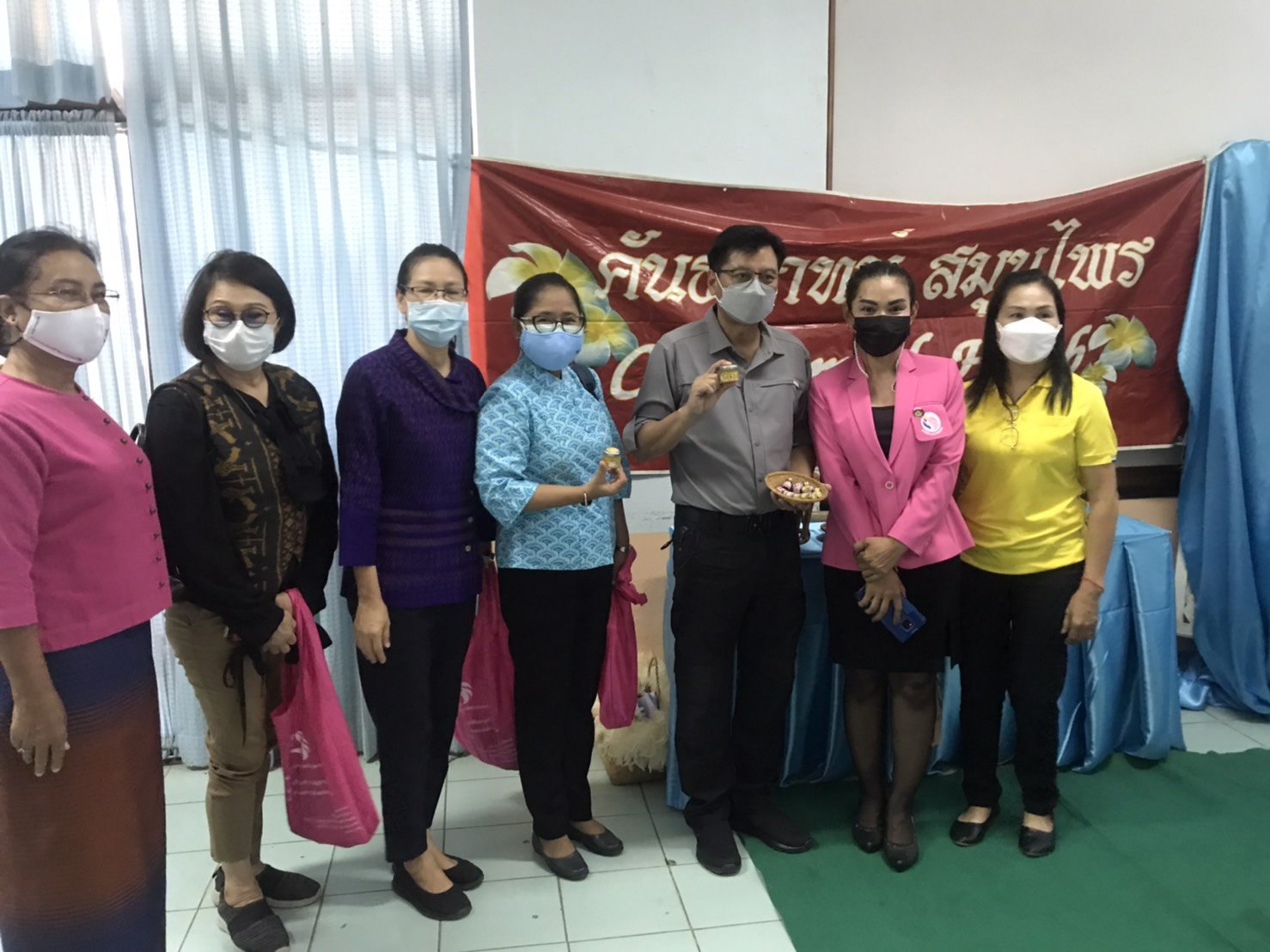 คณะกรรมการระดับจังหวัดลงพื้นที่บ่อพลอย คัดกองทุนพัฒนาบทบาทสตรีดีเด่น