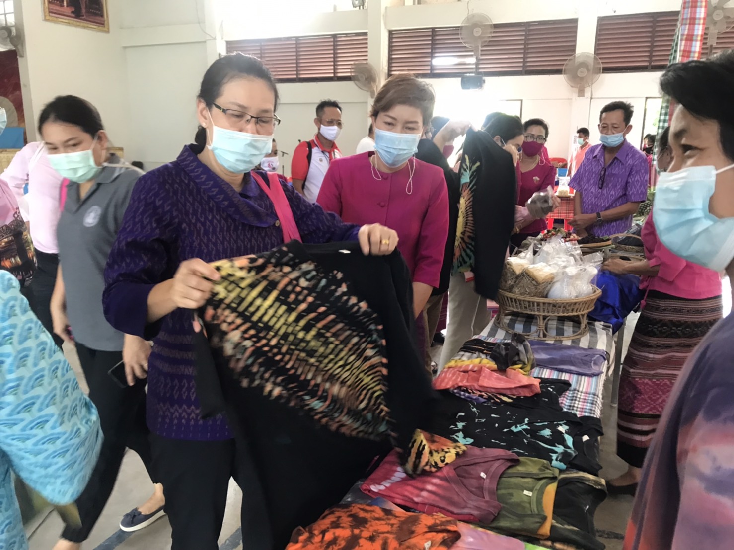 คณะกรรมการระดับจังหวัดลงพื้นที่หนองปรือ คัดกองทุนพัฒนาบทบาทสตรีดีเด่น