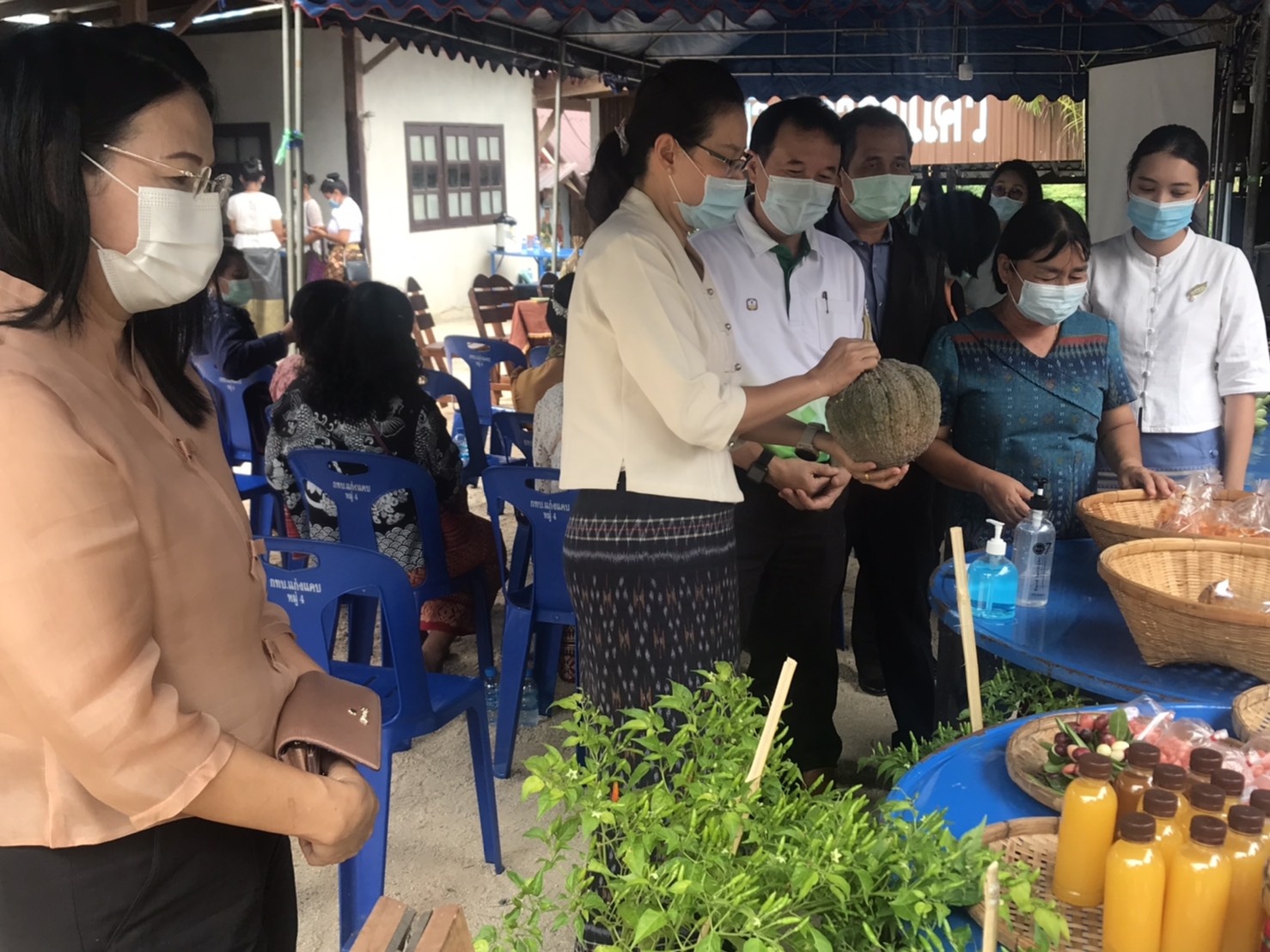คณะกรรมการลงพื้นที่อำเภอศรีสวัสดิ์ คัดเลือกคนกองทุนพัฒนาบทบาทสตรีดีเด่นระดับจังหวัด