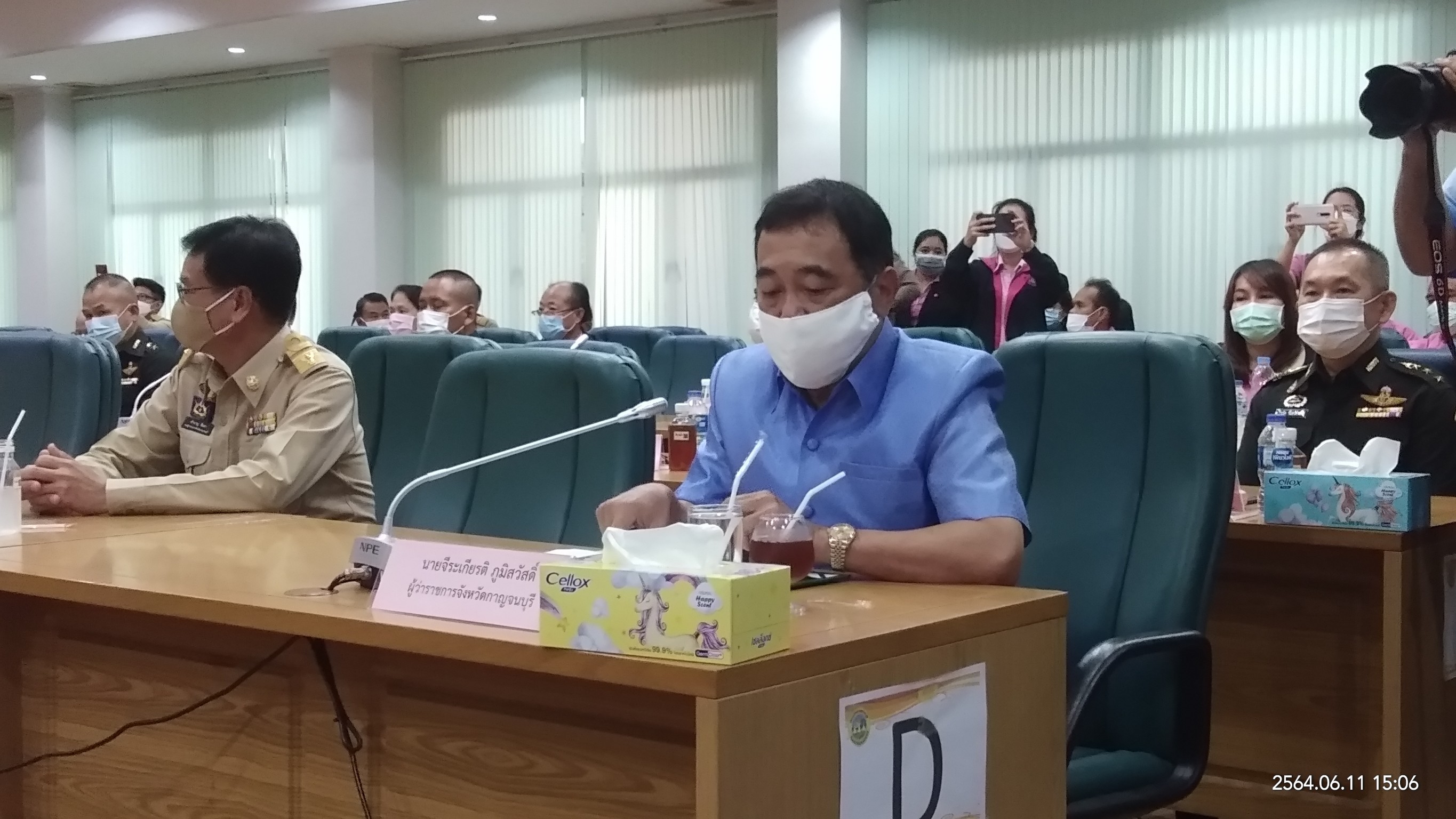 ร่วมต้อนรับนายชวน หลีกภัย ประธานรัฐสภา ในฐานะประธานมูลนิธิเพื่อการศึกษาและสังคมเนื่องในโอกาสลงพื้นที่จังหวัดกาญจนบุรี