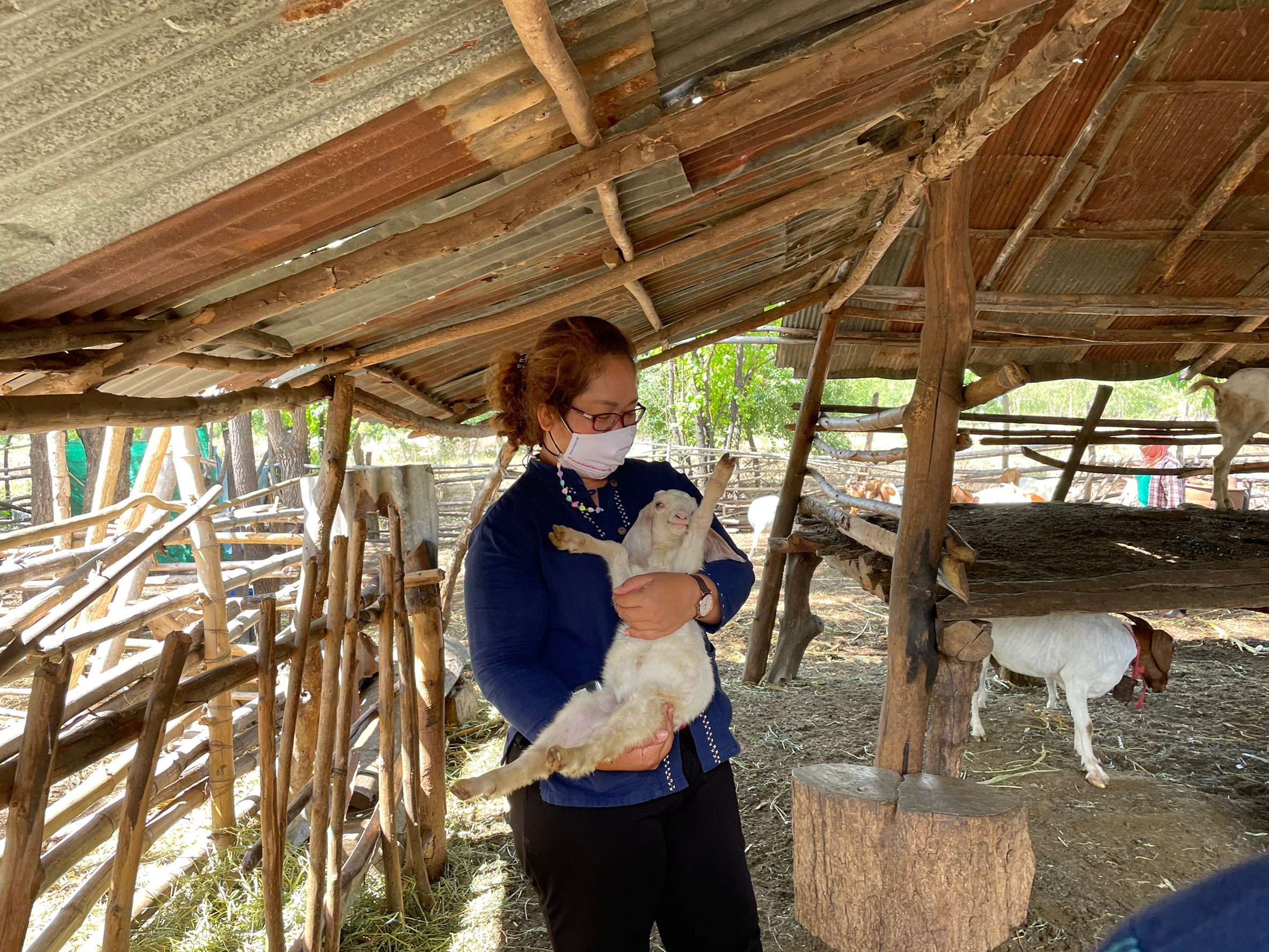 กองทุนสตรีกาญจนบุรี ลงพื้นที่ติดตามการดำเนินงาน อำเภอพนมทวน