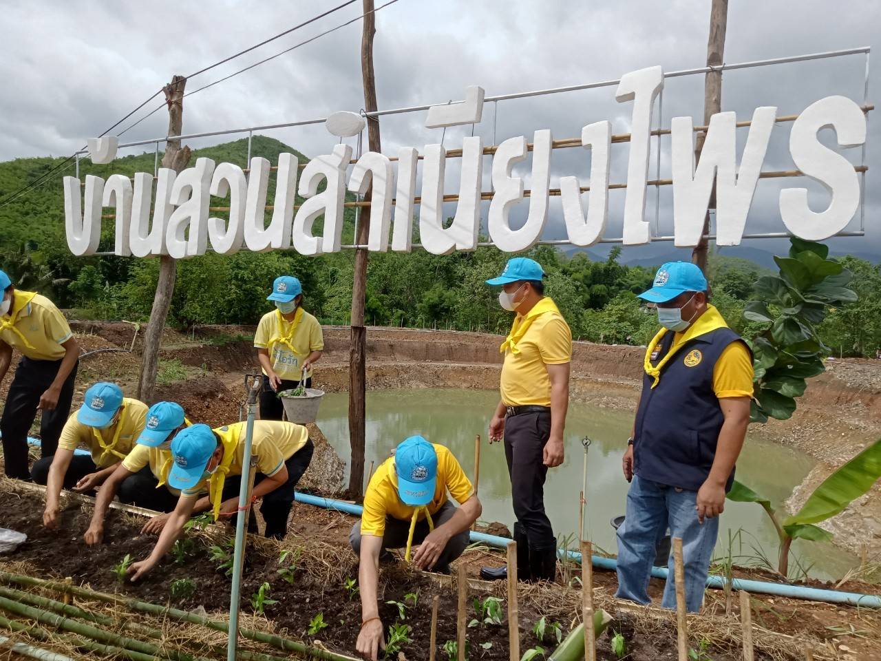 “อำเภอหนองปรือ จังหวัดกาญจนบุรี จัดกิจกรรมจิตอาสาพัฒนาชุมชนเอามื้อสามัคคี เพื่อเฉลิมพระเกียรติเนื่องในโอกาสวันเฉลิมพระชนมพรรษา พระบาทสมเด็จพระวชิรเกล้าเจ้าอยู่หัว 69 พรรษา 28 กรกฎาคม 2564”