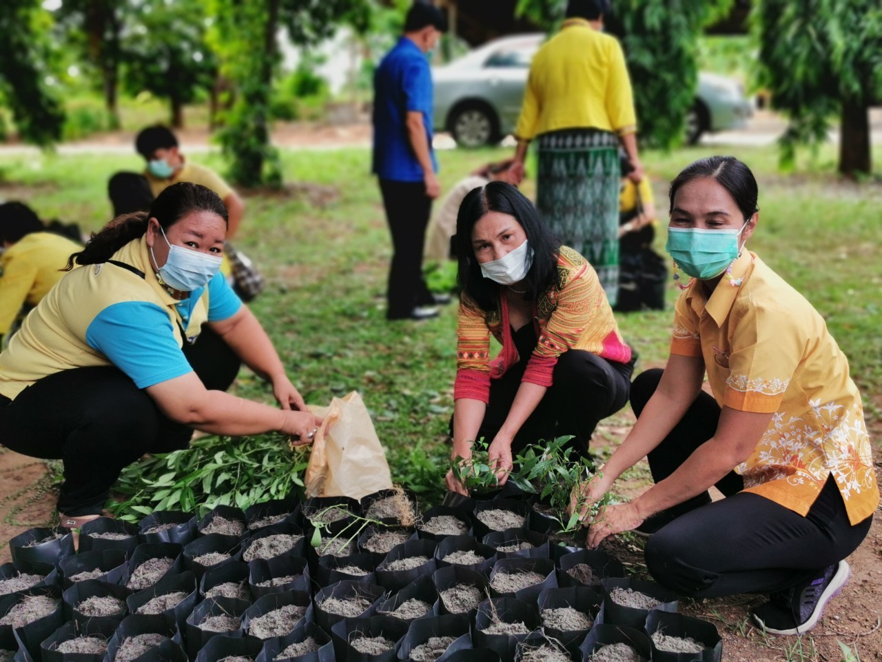 พช.กาญจน์ร่วมกับสตรี จัดกิจกรรมสตรีกาญจน์รวมใจ ทำความดีถวายองค์ราชัน (สร้างความมั่นคงทางอาหาร สู้ภัยโควิด) ครั้งที่ 1