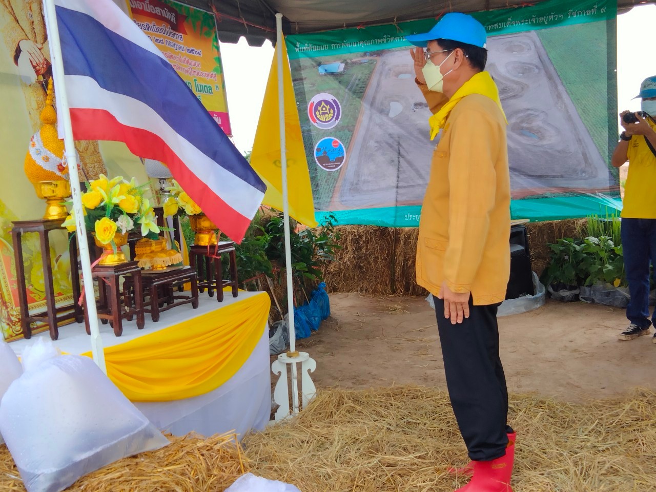 “พัฒนาชุมชนกาญจน์ … นำรองผู้ว่าฯ พร้อมคณะติดตาม ลงพื้นที่แปลง CLM อำเภอบ่อพลอย ร่วมกิจกรรมเอามื้อสามัคคี