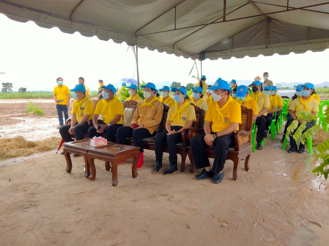 “พัฒนาชุมชนกาญจน์ … นำรองผู้ว่าฯ พร้อมคณะติดตาม ลงพื้นที่แปลง CLM อำเภอบ่อพลอย ร่วมกิจกรรมเอามื้อสามัคคี