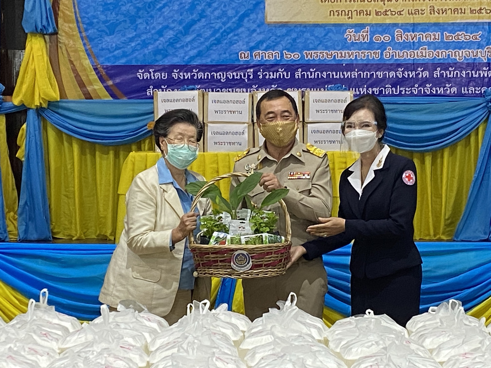 กิจกรรมโครงการน้ำพระทัยพระราชทานส่วนภูมิภาค สมาคมสภาสังคมสงเคราะห์ฯ 76 จังหวัด ประจำปี 2564 และกิจกรรม “รวมใจแม่และสตรีไทย ปันน้ำใจ สู้ภัยโควิด – 19” เพื่อเฉลิมพระเกียรติพระบาทสมเด็จพระวชิรเกล้าเจ้าอยู่หัวและสมเด็จพระนางเจ้าสิริกิติ์ พระบรมราชินีนาถ พระบรมราชชนนีพันปีหลวง