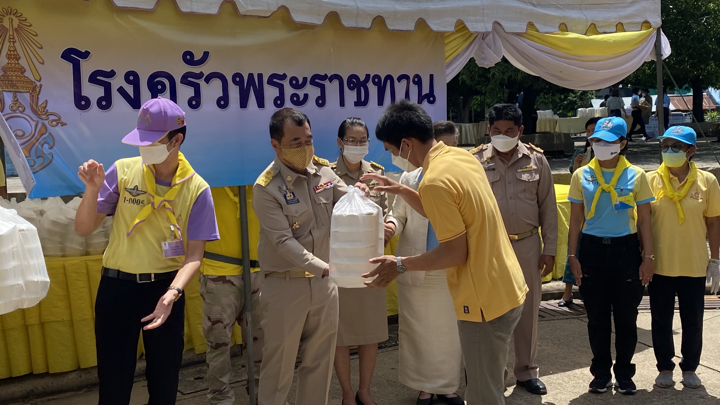กิจกรรมโครงการน้ำพระทัยพระราชทานส่วนภูมิภาค สมาคมสภาสังคมสงเคราะห์ฯ 76 จังหวัด ประจำปี 2564 และกิจกรรม “รวมใจแม่และสตรีไทย ปันน้ำใจ สู้ภัยโควิด – 19” เพื่อเฉลิมพระเกียรติพระบาทสมเด็จพระวชิรเกล้าเจ้าอยู่หัวและสมเด็จพระนางเจ้าสิริกิติ์ พระบรมราชินีนาถ พระบรมราชชนนีพันปีหลวง