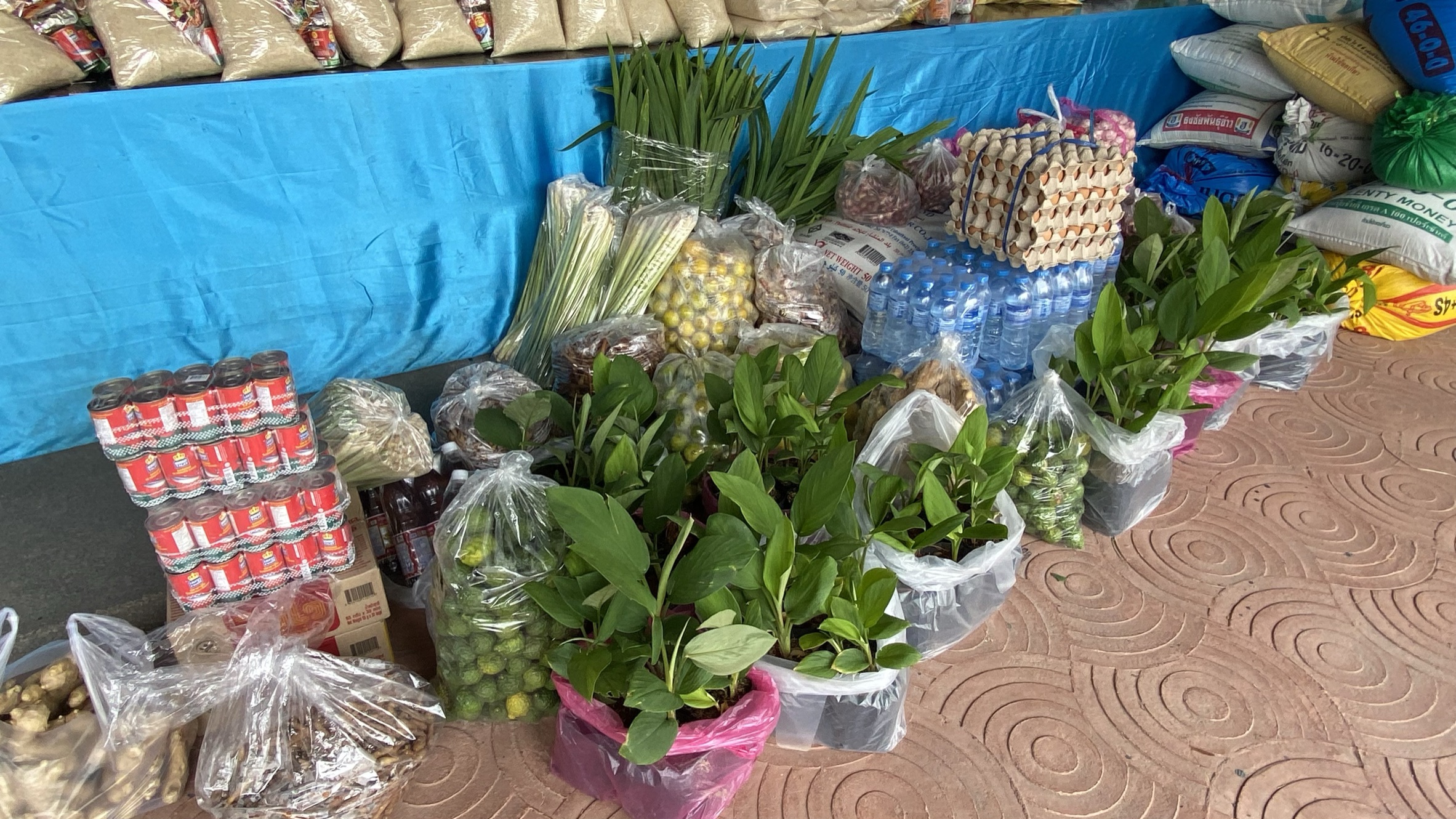 “เครือข่ายกองทุนแม่ของแผ่นดินจังหวัดกาญจนบุรี ร่วมแบ่งปันน้ำใจสู้ภัยโควิด ศูนย์พักคอยวัดทิพย์สุคนธาราม ห้วยกระเจา”