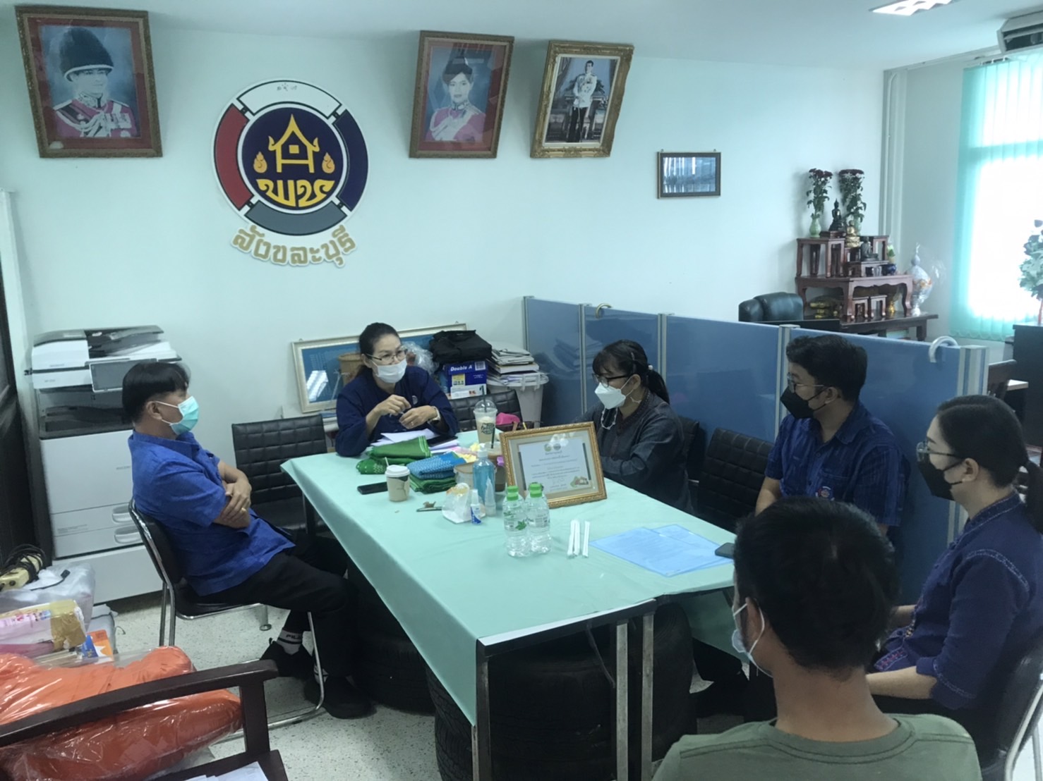 “พัฒนาการจังหวัดกาญจนบุรี พร้อมทีมงานลงพื้นที่อำเภอสังขละบุรี ลุยสร้างตลาดผลิตภัณฑ์ไล่โว่สาละวะ และเยี่ยมชมให้กำลังใจแปลงโคกหนองนา”