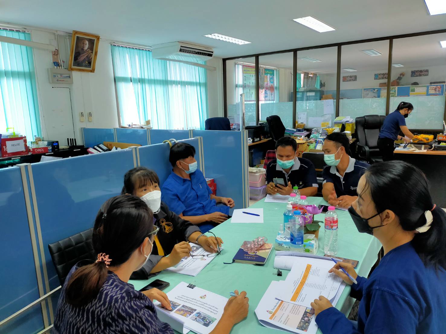 “พัฒนาการจังหวัดกาญจนบุรี พร้อมทีมงานลงพื้นที่อำเภอสังขละบุรี ลุยสร้างตลาดผลิตภัณฑ์ไล่โว่สาละวะ”