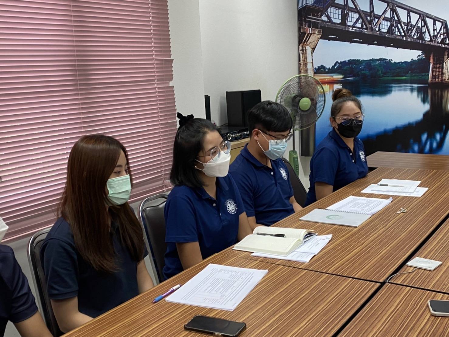 “พช.กาญจน์ ประชุมชี้แจงตามตัวชี้วัดพร้อมค่าเป้าหมายแก่นักพัฒนาชุมชน และ ประชุมมอบนโยบายแก่นักการตลาดรุ่นใหม่ OTOP “