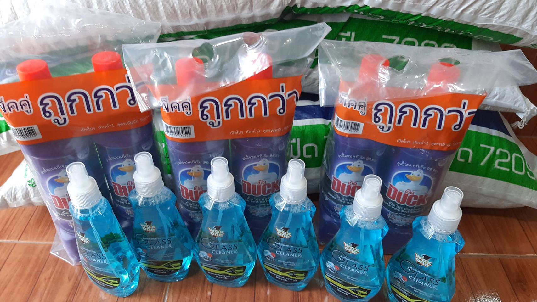 พช.กาญจน์ มอบของพัฒนาศูนย์พัฒนาอาชีพหนองบัว