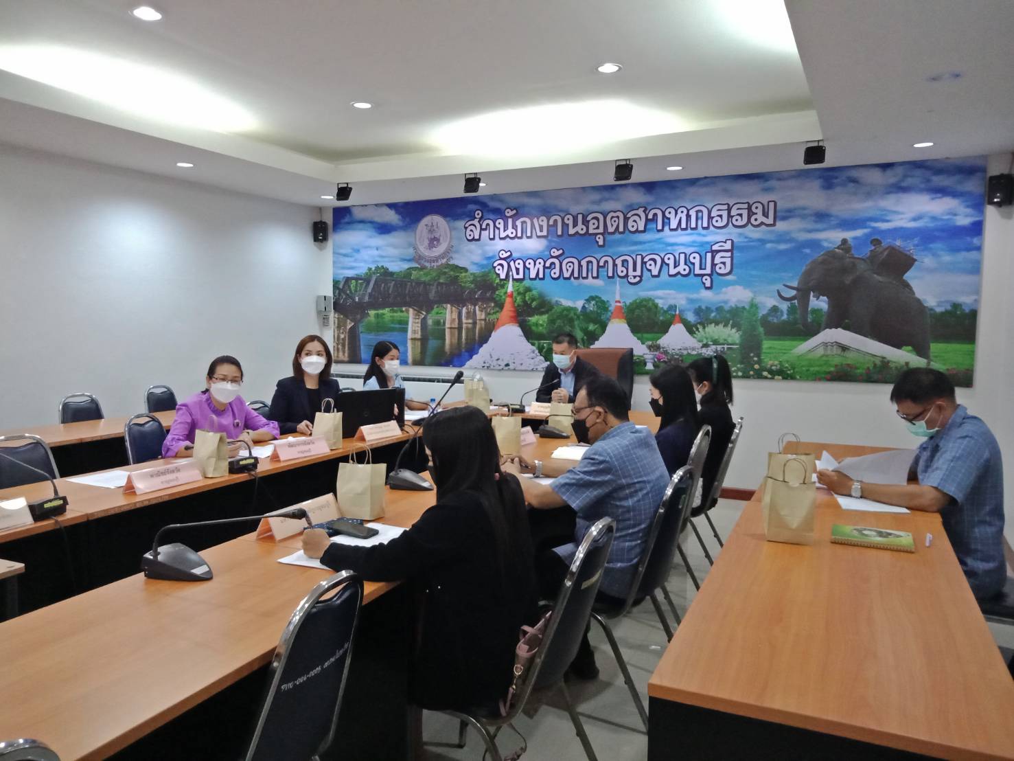 พช.กาญจน์ ร่วมประชุม โครงการ “แปรรูปสินค้าเกษตรอุตสาหกรรม 1 จังหวัด 1 ชุมชน”