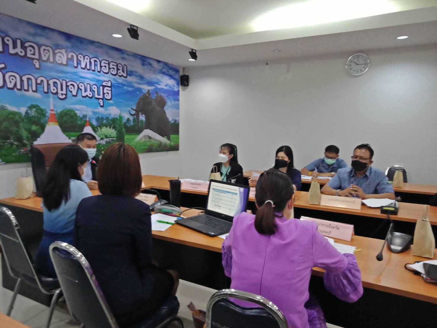 พช.กาญจน์ ร่วมประชุม โครงการ “แปรรูปสินค้าเกษตรอุตสาหกรรม 1 จังหวัด 1 ชุมชน”