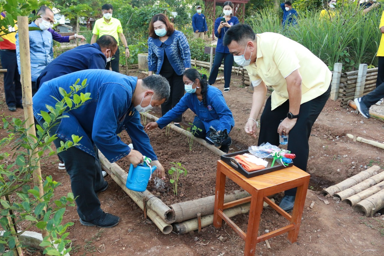 ปลัดกระทรวงมหาดไทย ลงพื้นที่เยี่ยมชมความสำเร็จแปลง CLM ไร่รักถิ่น อำเภอสังขละบุรี เตรียมพัฒนาสู่แลนด์มาร์คแห่งการเรียนรู้ใหม่ของเมืองกาญจน์