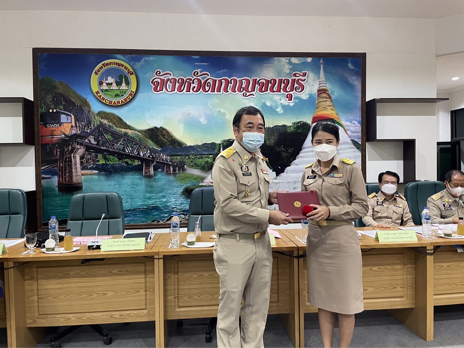 ผู้ว่าราชการจังหวัดกาญจนบุรี เป็นประธานในการมอบวุฒิบัตรและเข็มวิทยฐานะข้าราชการที่อยู่ระหว่างทดลองปฏิบัติหน้าที่ราชการ หลักสูตรพัฒนากรก่อนประจำการ รุ่นที่ 118