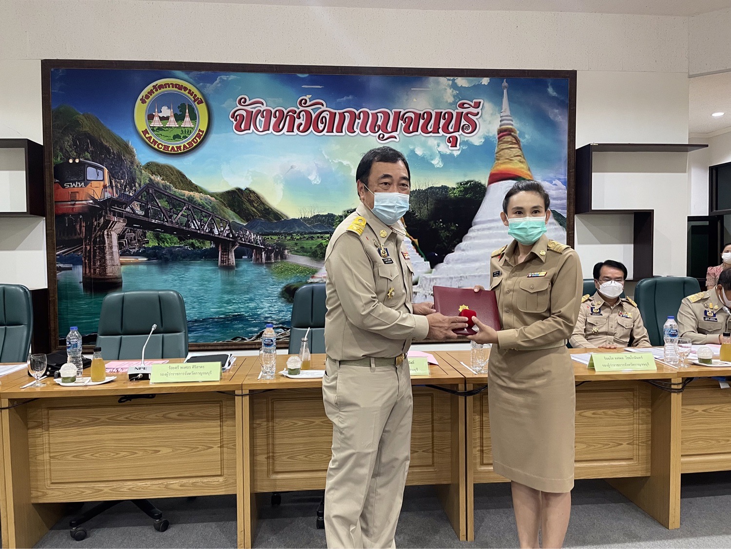 ผู้ว่าราชการจังหวัดกาญจนบุรี เป็นประธานในการมอบวุฒิบัตรและเข็มวิทยฐานะข้าราชการที่อยู่ระหว่างทดลองปฏิบัติหน้าที่ราชการ หลักสูตรพัฒนากรก่อนประจำการ รุ่นที่ 118