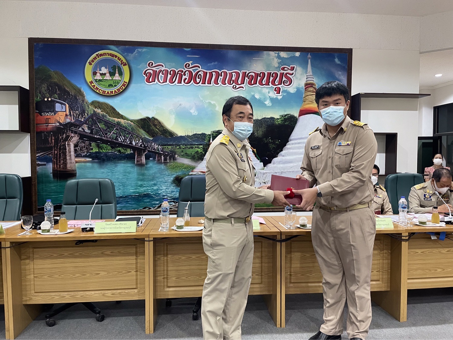ผู้ว่าราชการจังหวัดกาญจนบุรี เป็นประธานในการมอบวุฒิบัตรและเข็มวิทยฐานะข้าราชการที่อยู่ระหว่างทดลองปฏิบัติหน้าที่ราชการ หลักสูตรพัฒนากรก่อนประจำการ รุ่นที่ 118