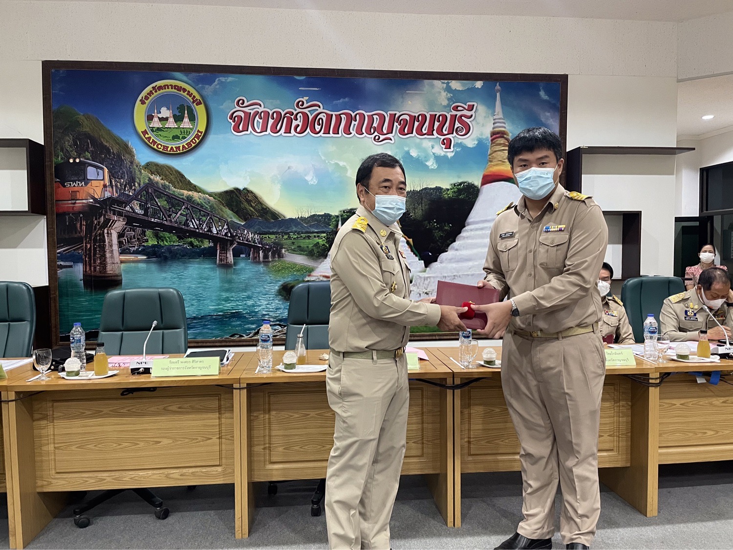 ผู้ว่าราชการจังหวัดกาญจนบุรี เป็นประธานในการมอบวุฒิบัตรและเข็มวิทยฐานะข้าราชการที่อยู่ระหว่างทดลองปฏิบัติหน้าที่ราชการ หลักสูตรพัฒนากรก่อนประจำการ รุ่นที่ 118