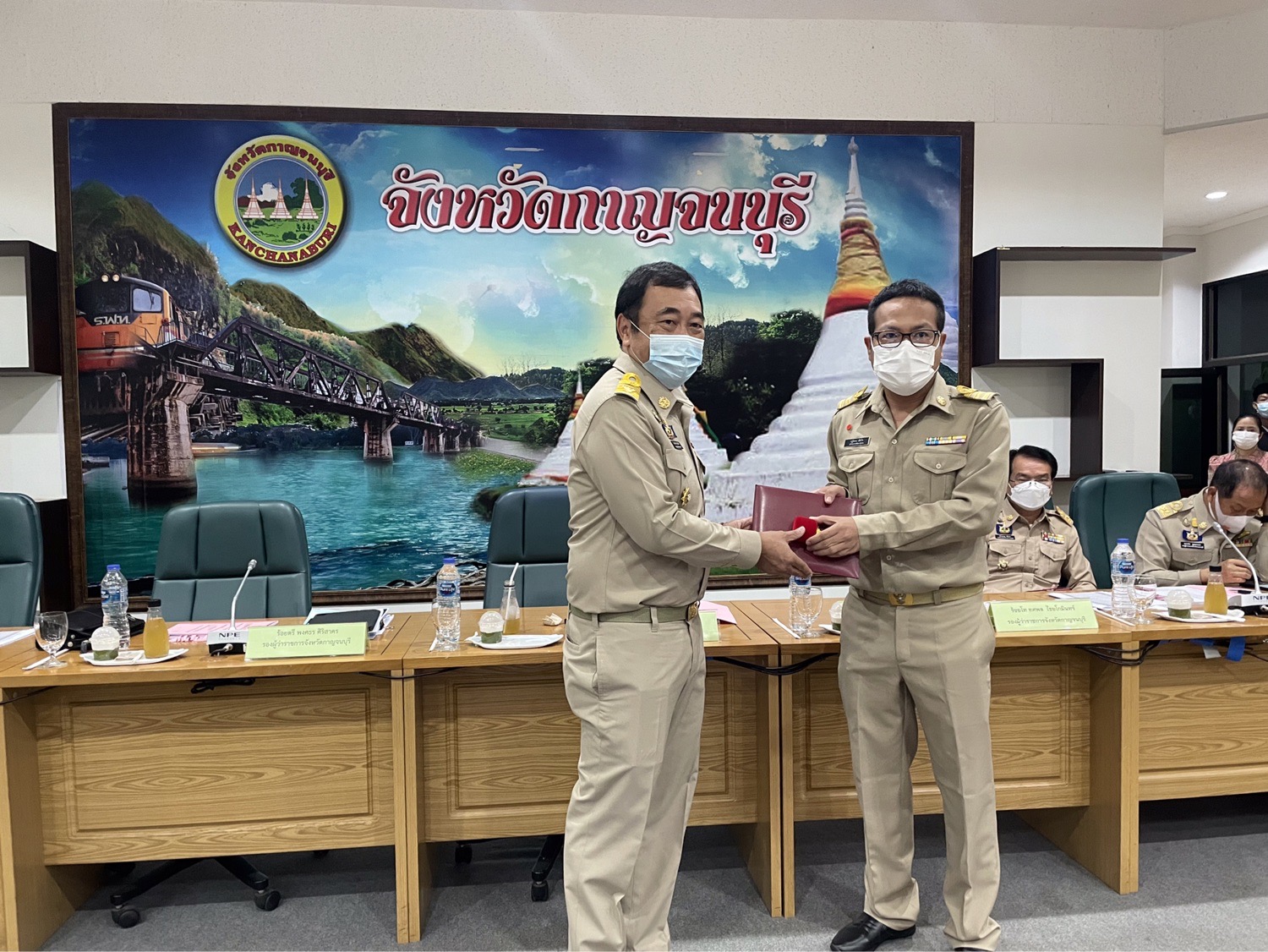 ผู้ว่าราชการจังหวัดกาญจนบุรี เป็นประธานในการมอบวุฒิบัตรและเข็มวิทยฐานะข้าราชการที่อยู่ระหว่างทดลองปฏิบัติหน้าที่ราชการ หลักสูตรพัฒนากรก่อนประจำการ รุ่นที่ 118