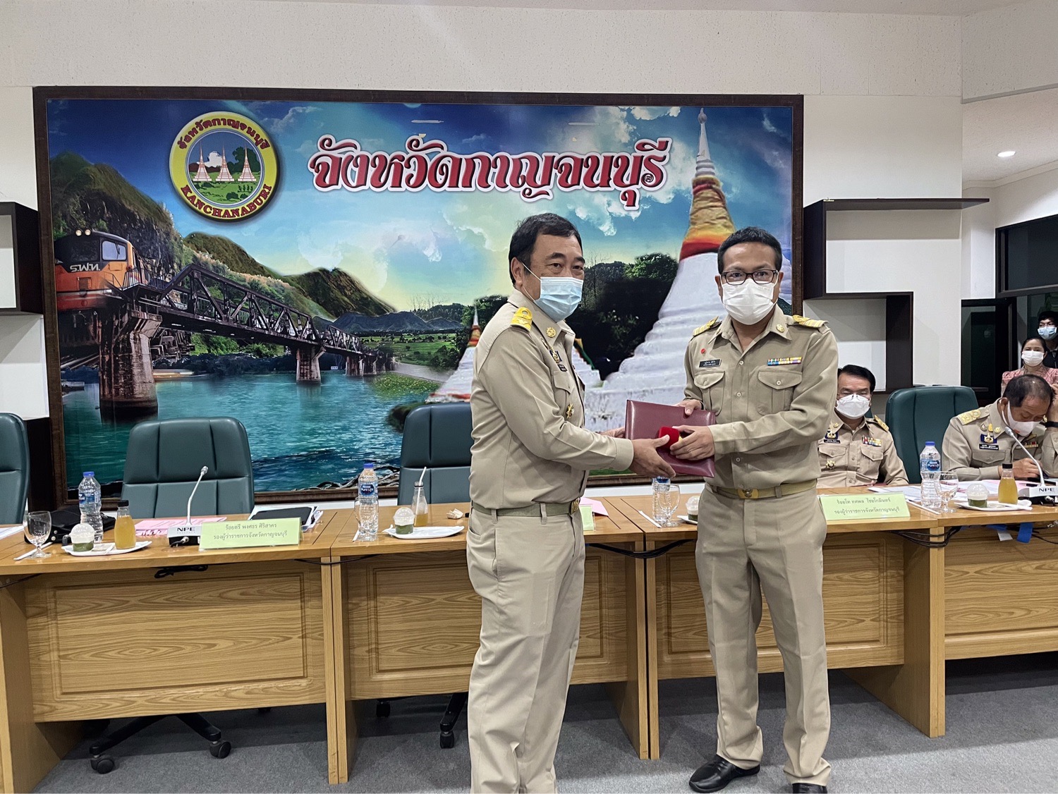 ผู้ว่าราชการจังหวัดกาญจนบุรี เป็นประธานในการมอบวุฒิบัตรและเข็มวิทยฐานะข้าราชการที่อยู่ระหว่างทดลองปฏิบัติหน้าที่ราชการ หลักสูตรพัฒนากรก่อนประจำการ รุ่นที่ 118