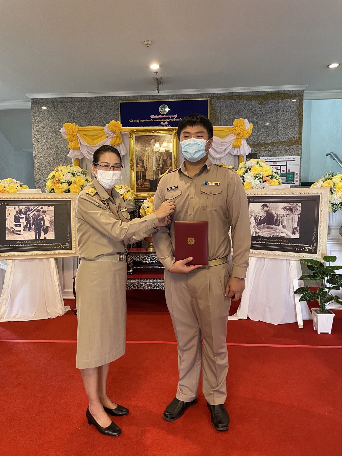 ผู้ว่าราชการจังหวัดกาญจนบุรี เป็นประธานในการมอบวุฒิบัตรและเข็มวิทยฐานะข้าราชการที่อยู่ระหว่างทดลองปฏิบัติหน้าที่ราชการ หลักสูตรพัฒนากรก่อนประจำการ รุ่นที่ 118