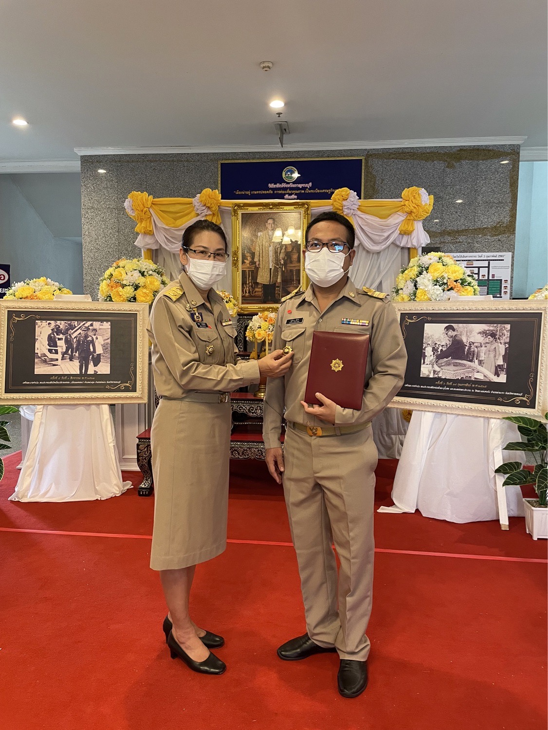 ผู้ว่าราชการจังหวัดกาญจนบุรี เป็นประธานในการมอบวุฒิบัตรและเข็มวิทยฐานะข้าราชการที่อยู่ระหว่างทดลองปฏิบัติหน้าที่ราชการ หลักสูตรพัฒนากรก่อนประจำการ รุ่นที่ 118
