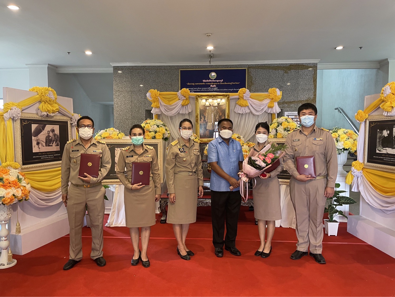 ผู้ว่าราชการจังหวัดกาญจนบุรี เป็นประธานในการมอบวุฒิบัตรและเข็มวิทยฐานะข้าราชการที่อยู่ระหว่างทดลองปฏิบัติหน้าที่ราชการ หลักสูตรพัฒนากรก่อนประจำการ รุ่นที่ 118