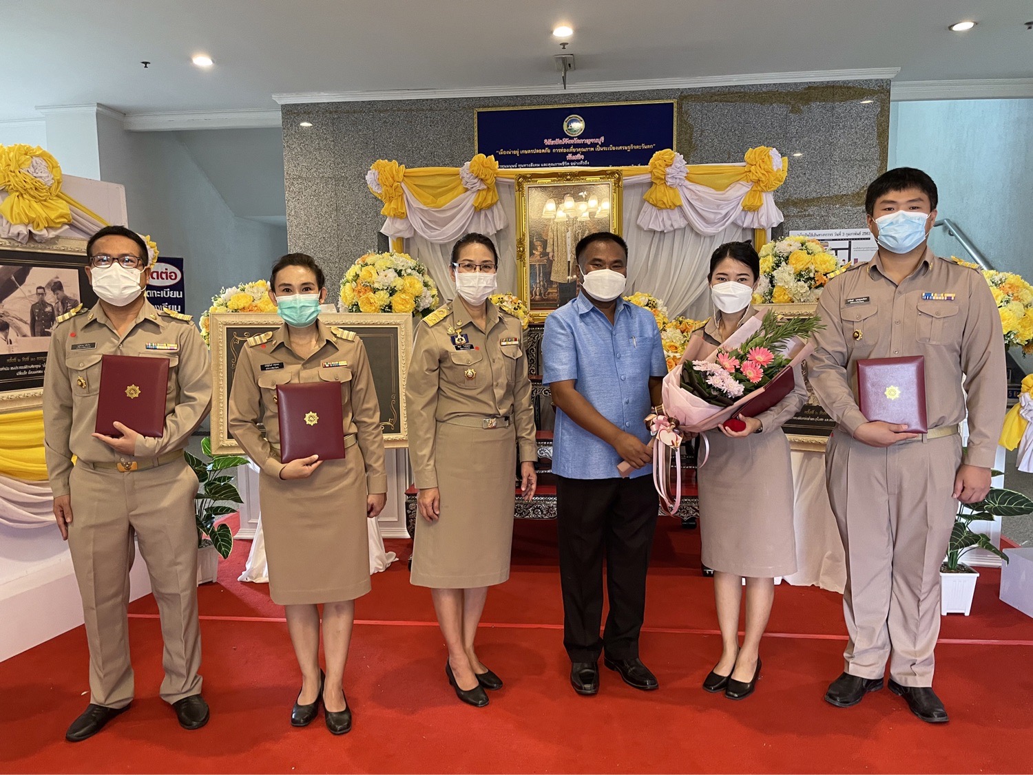 ผู้ว่าราชการจังหวัดกาญจนบุรี เป็นประธานในการมอบวุฒิบัตรและเข็มวิทยฐานะข้าราชการที่อยู่ระหว่างทดลองปฏิบัติหน้าที่ราชการ หลักสูตรพัฒนากรก่อนประจำการ รุ่นที่ 118