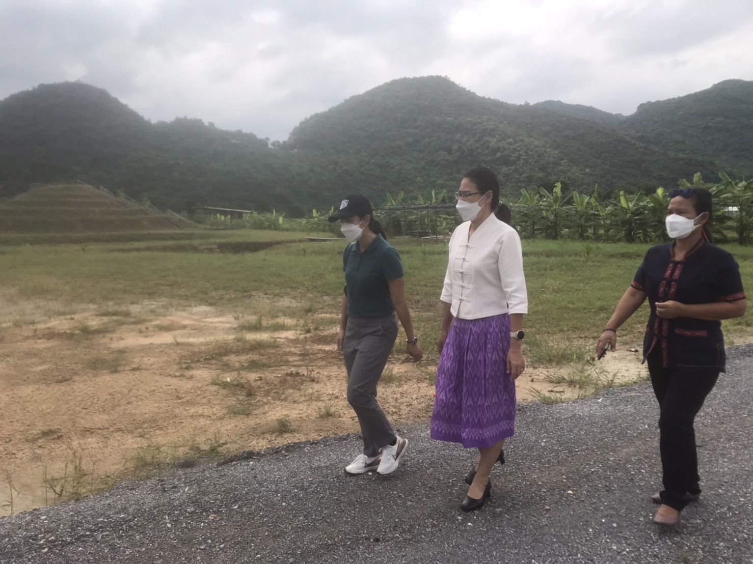 พจ.กาญจน์ ลงพื้นที่ติดตามความก้าวหน้า แปลง โคก หนอง นา (CLM) ของนายอนวัจน์ แม้นทิม