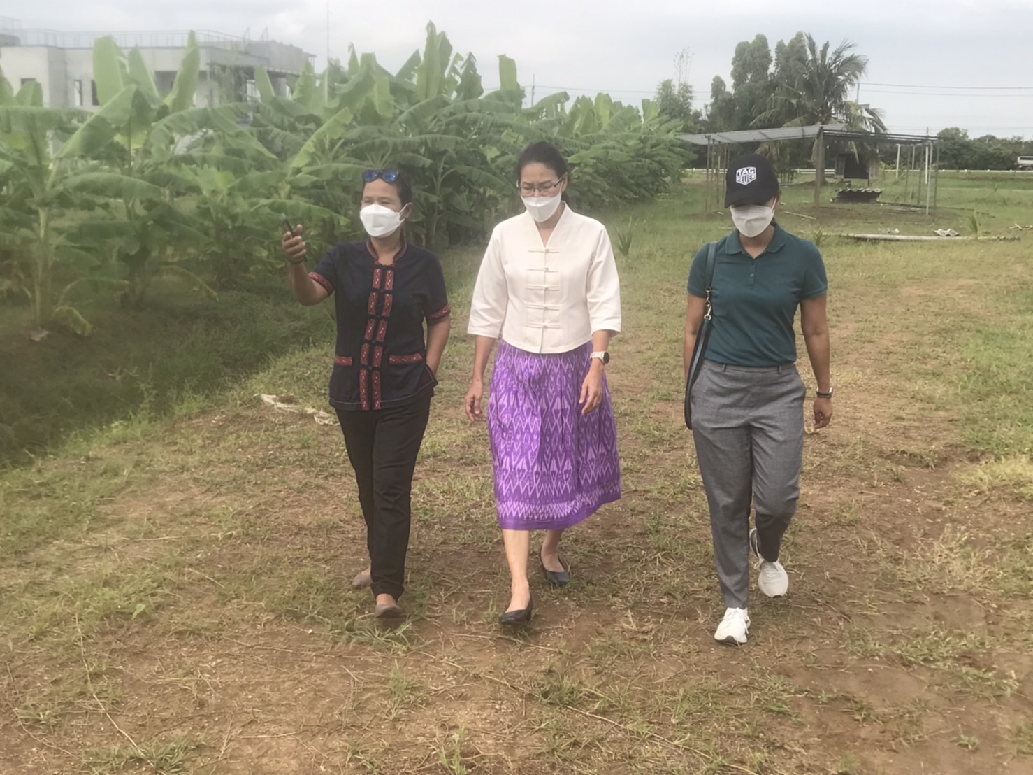พจ.กาญจน์ ลงพื้นที่ติดตามความก้าวหน้า แปลง โคก หนอง นา (CLM) ของนายอนวัจน์ แม้นทิม