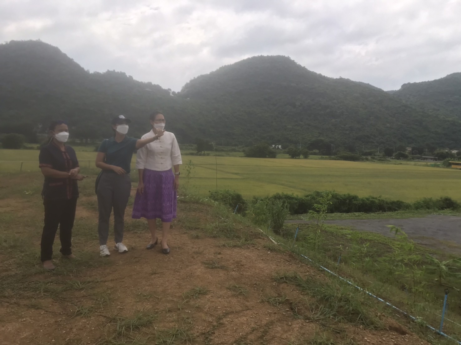 พจ.กาญจน์ ลงพื้นที่ติดตามความก้าวหน้า แปลง โคก หนอง นา (CLM) ของนายอนวัจน์ แม้นทิม