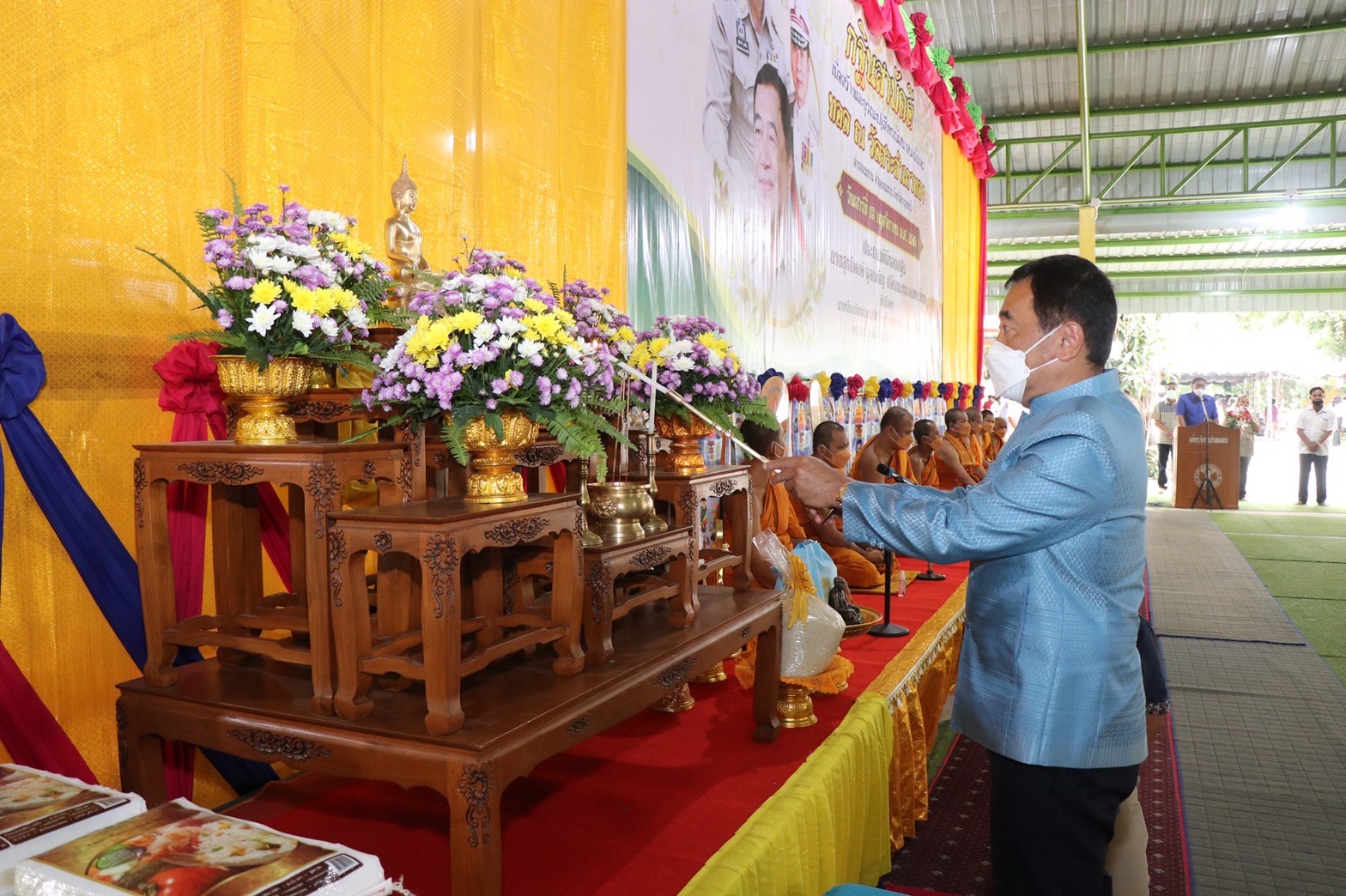 พช.กาญจน์ ร่วมทอดกฐินสามัคคีสร้างและบูรณปฏิสังขรณ์เสนาสนะ ณ วัดสระสำเภาทอง