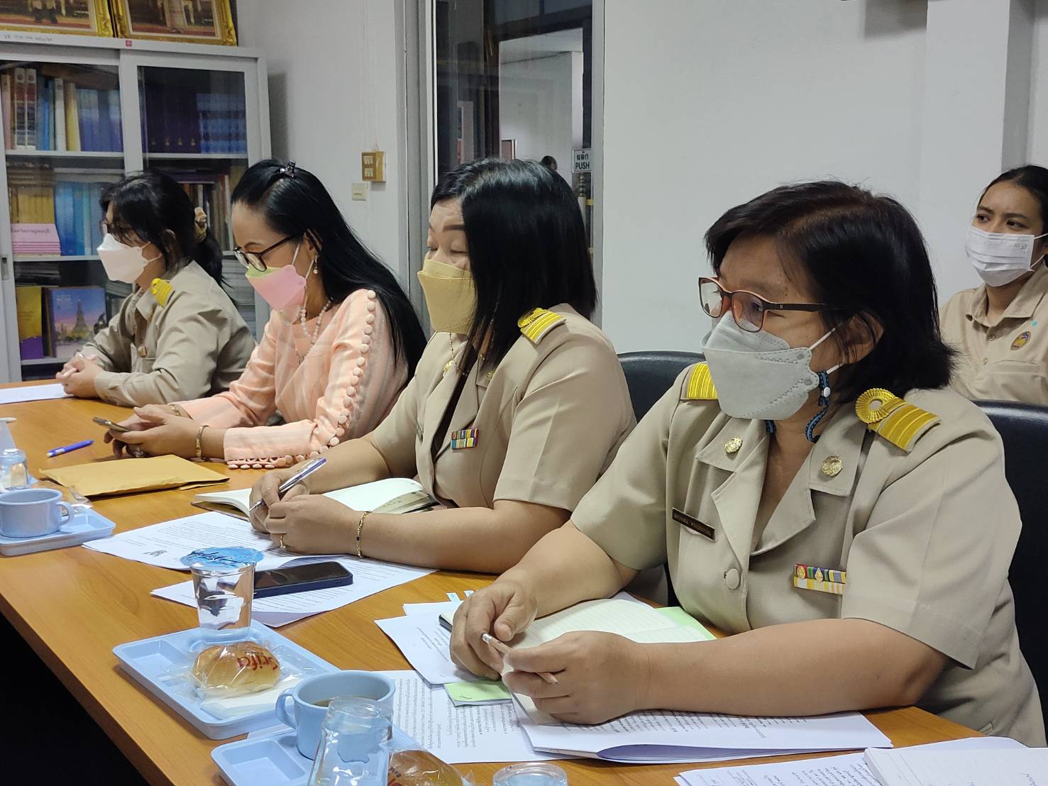 พช. กาญจน์ ร่วมประชุมคณะกรรมการงานเดินแบบผ้าไทย ผ้าพื้นถิ่น การกุศล “กาญจนบุรี รักษ์ผ้าไทย รวมน้ำใจ ช่วยกาชาด”