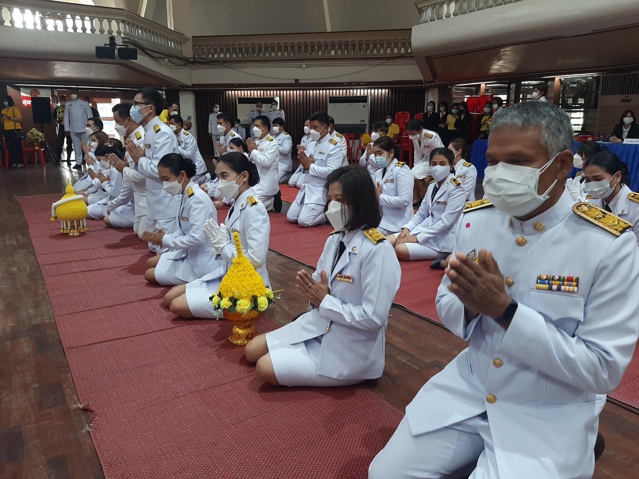 พช.กาญจน์ ร่วมพิธีทำบุญตักบาตรถวายพระราชกุศล และพิธีวางพานพุ่ม และพิธีถวายบังคม ตามกิจกรรมเนื่องในวันคล้ายวันพระราชสมภพพระบาทสมเด็จพระบรมชนกาธิเบศร มหาภูมิพลอดุลยเดชมหาราช บรมนาถบพิตร วันชาติ และวันพ่อแห่งชาติ 5 ธันวาคม 2564
